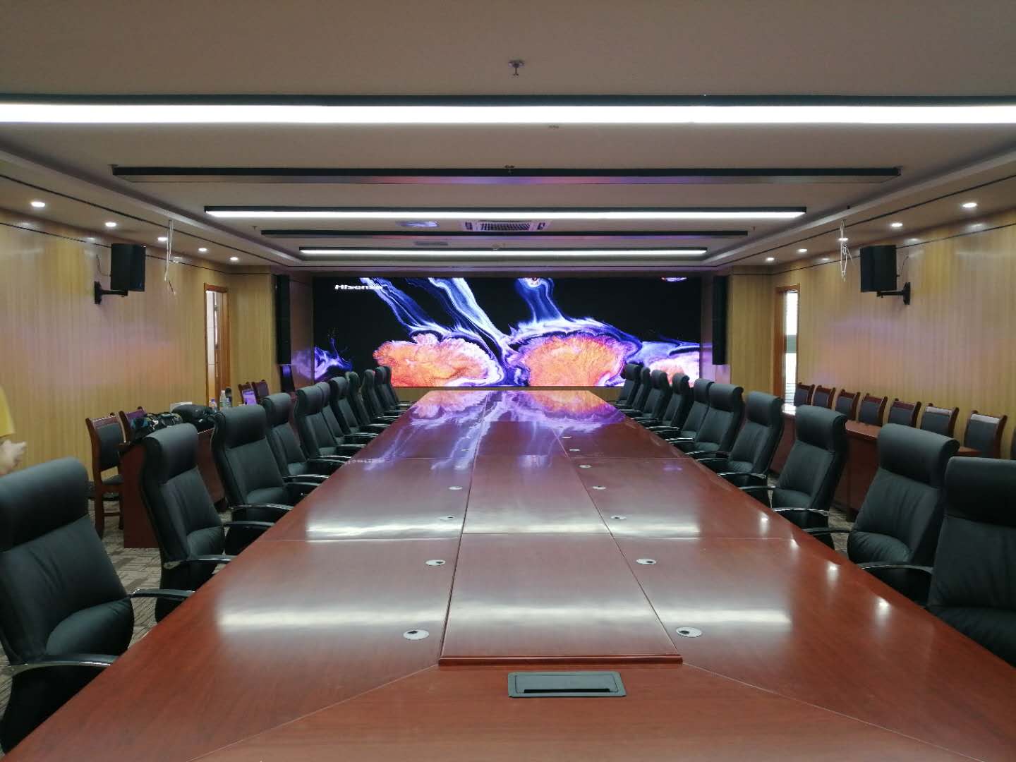 濰坊某事業(yè)單位音、視頻會議集成項(xiàng)目完工，會議辦公、音響系統(tǒng)、1.2小間距顯示系統(tǒng)完美融合